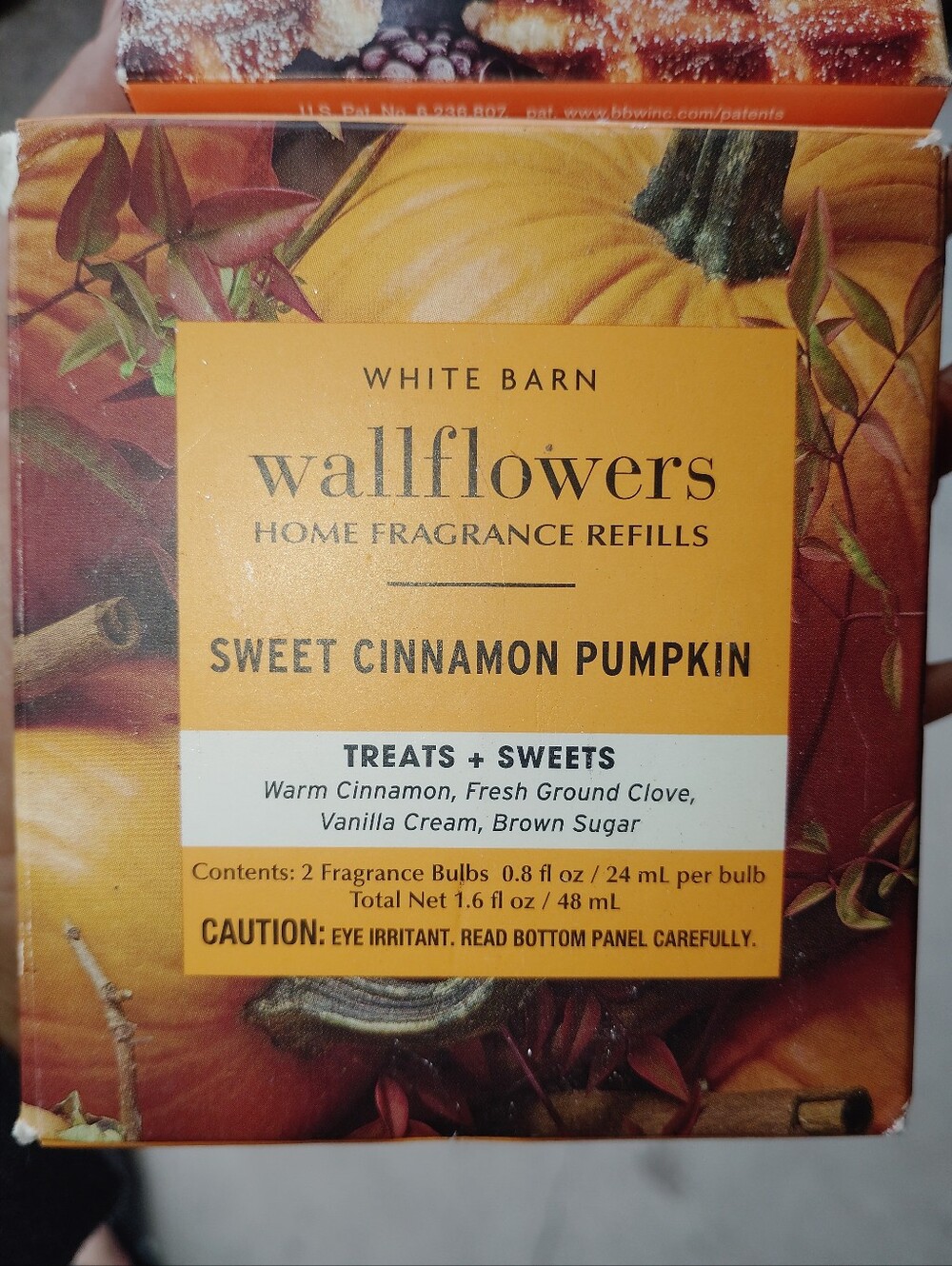 Bath & body works White Barn wallflower refills 4 Pk.New - Picture 4 of 6